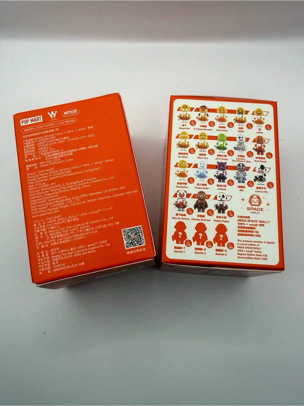 Bundle 2 POP MART MEGA SPACE MOLLY 100% × emoji™